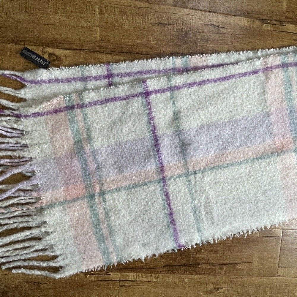 Steve Madden Women’s‎ Textured Scarf Grey, 78” X 21”, Brand New.